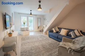 Stylish 2-Bedroom Home, Sleeps 5, High-Speed Wi-Fi, Near NEC & BHX - Image 4