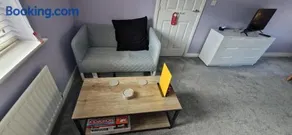 Double B&B Room in Southwater with Private Bathroom and Parking - Image 5