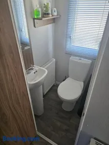 51 Denbigh 8 berth static caravan - Image 3
