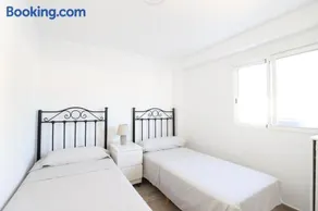 2 apartamentos en una excelente villa de playa compartiendo Piscina y Jardín - Image 2