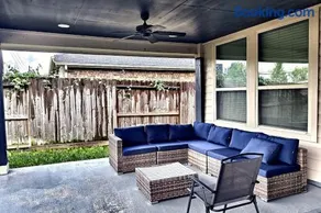 Modern 4 - Bedroom Escape 6- Beds, 3- Baths Work Groups and Families - Image 2