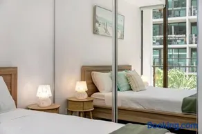 Modern 1-bdr Apt w/ free car park&fantastic pool - Image 2