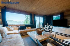 Agréable chalet adapté aux familles avec jardin, terrasse et jacuzzi - Image 3