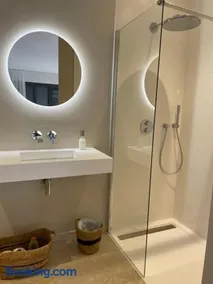 Suite 671 - Image 3