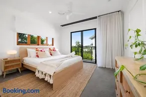 Inner City Townhouse - Image 3