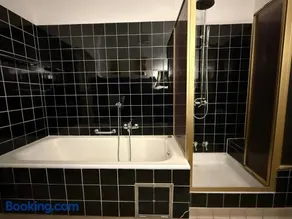 Lautertal Panorama-Suite - Kingsize-Bett & Badewanne & Dusche - Raucherbereich vor überdachten Terrasse - Rosengarten - Parkplätze 15m entfernt- Naturschutzgebiet vor Haustüre - sehr ruhige Gegend - Self-Checkin - 45qm2 - Image 5