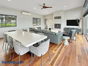 The Iron Pear - Pet Friendly with Country Views - Image 4