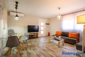 Private Modern Apartment - Image 2