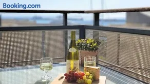 Fabulous studio apartment with aircon, parking and terrace ocean view - Image 3