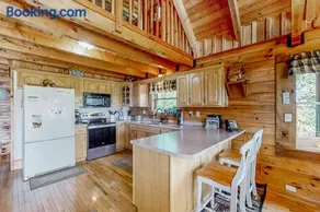 Lakeview Cabin Sleeps 10 Pool Table Hot Tub - Image 3