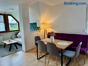 Modern apartment with terrace & parking - Image 1