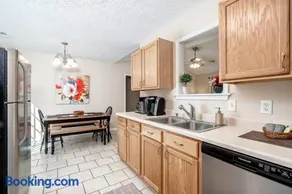 3BR Home with Smart TVs in Every Room, King Suite & Pool Table - Image 3