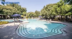 Spacious 3BR Austin Retreat Near Downtown Sleeps 12 Pool Gym - Image 3