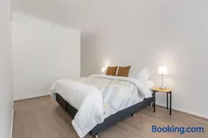 A Cozy & Modern Studio Right Next to Darling Harbour - Image 2