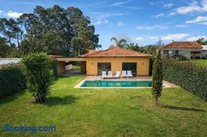 Stunning Villa with Pool and Garden - Image 1