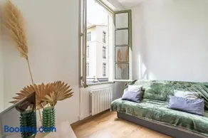 Un pied à terre avec terrasse à la Cathédrale - Une Nuit à Nîmes - Image 1