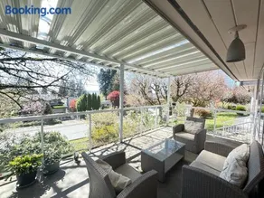 Joe West Vancouver Lodge - Image 2
