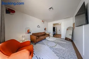 #1 Renovated Midtown Gem Quiet Budget Friendly - Image 2