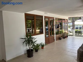 Hotel Camelia - Image 4