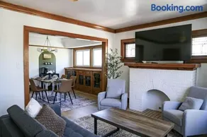 Mins to State Fair & AmFam Field |Sleeps 12|4BR + Parking - Image 2