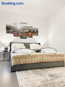 Modern living: Hamburg & Baltic Sea within 30 min - Image 3