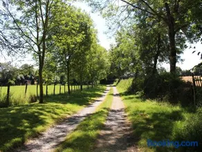 Maison de campagne avec grand jardin, cheminée, vélos et wifi à Berfay - FR-1-410-242 - Image 4