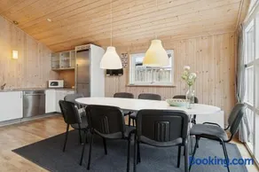 Family-Friendly Holiday Home With Spa And Sauna - Image 4