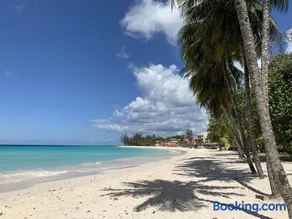 Turtles Nest Beach Apartments - Image 1