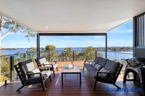 Modern 4BR Mirraboo Home with Panoramic Lake Views - Image 3
