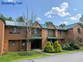 W75 Cozy Bretton Woods Retreat - Gas Fireplace - 2 min to Ski Area - Tennis Courts & Hiking Trails - Image 4