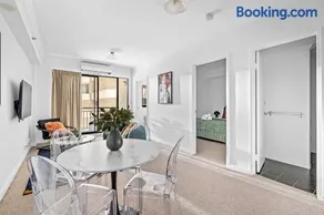 Central Chic Stay - Image 1