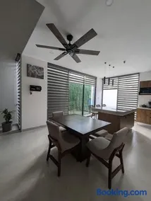 Preciosa Casa en Mérida, 2 Habitaciones, Excelente Ubicación, AC, Alberca, Asador y Estacionamiento - Image 2