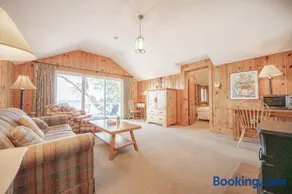 Lakefront Cottage Private Beach & & Kayaks - Image 3