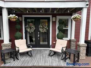 The Beaverpond Getaway Suite - Image 2