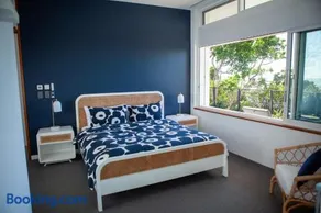 The Pool House - Image 5
