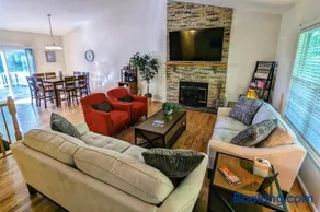 Mountain Getaway - 7 beds, 2 King - Large Common Area - Image 2