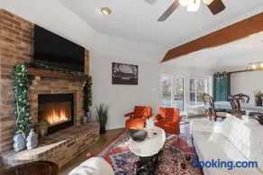 Oakwood Oasis- 1,4 Acres of Tranquility home - Image 2