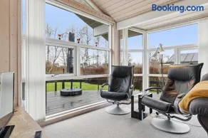 Holiday Home With Indoor Spa Near The Sea - Image 4