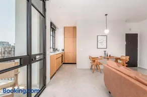 Trendy apartment next to Levinsky market - Image 2