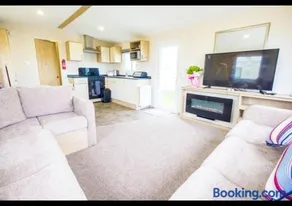 SP158 - Camber Sands Holiday Park - 3 Bedrooms - Second Toilet - Decking - Private Parking - Image 3