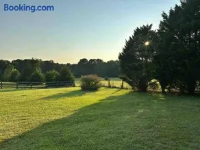 Sovereign Cottage - Farm Land/Hot Tub/Outdoor Area - Image 2