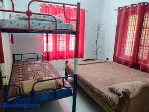 3 bedroom country home with a lush full backyard - Image 3