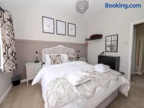 The Lilley Pad in Ludlow Cosy, Central, Perfect for Couples, Netflix & Parking Permit - Image 2
