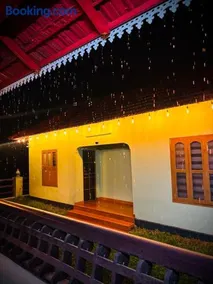 Kalathil Homestay Serene Waterfront Heritage Home - Image 2