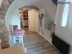 Hobbit house lubenice - Image 1