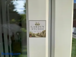 Garden Studio En-Suite - Image 2
