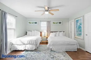 Near Downtown Park & Zoo Trendy Ridgeland Tudor - Image 2