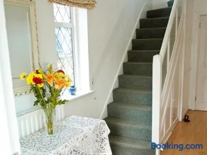 Ivy House - Image 2
