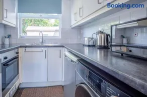 Langcliffe Park - 2 Bedroom Chalet - Mumbles - Image 5