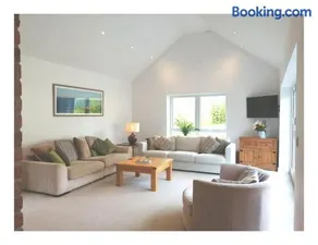 The Highlands - 5 bed 5 bath - Huge Sociable House - Image 2
